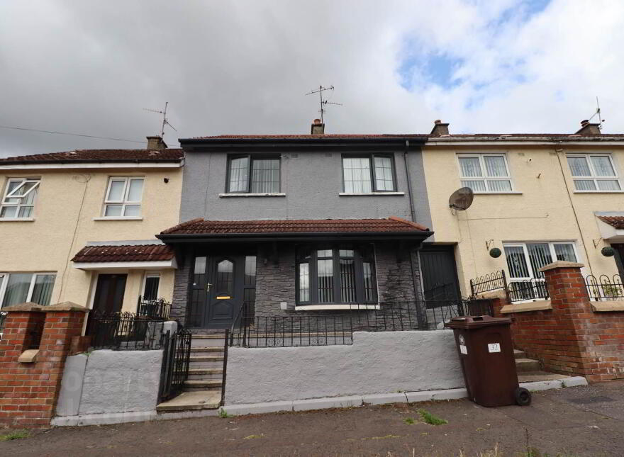 32 Norglen Road, Turf Lodge, Belfast, BT11 8EA photo
