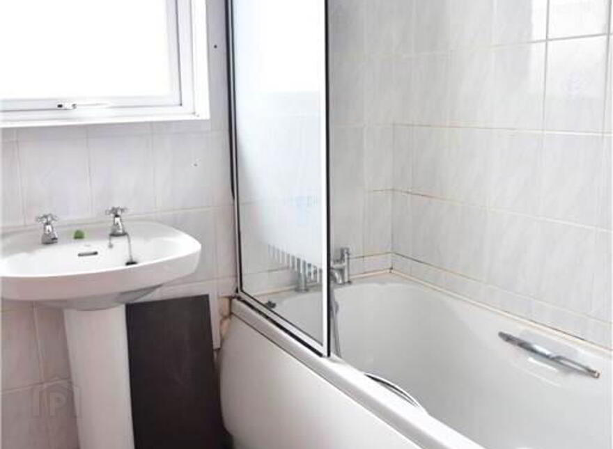 63 Fenaghy Park, Galgorm, Ballymena, BT42 1JT