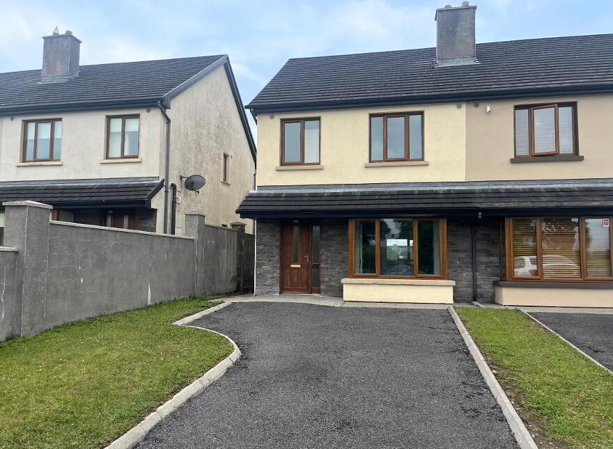 17 The Maples, Ballyhaunis photo