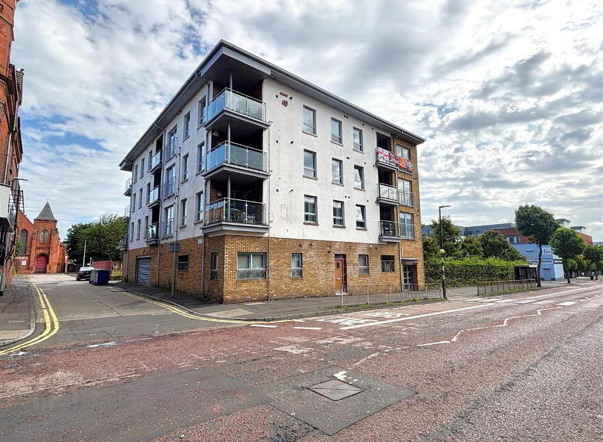 Apt 7, 109 Shankill Road, Belfast, BT13 1FD