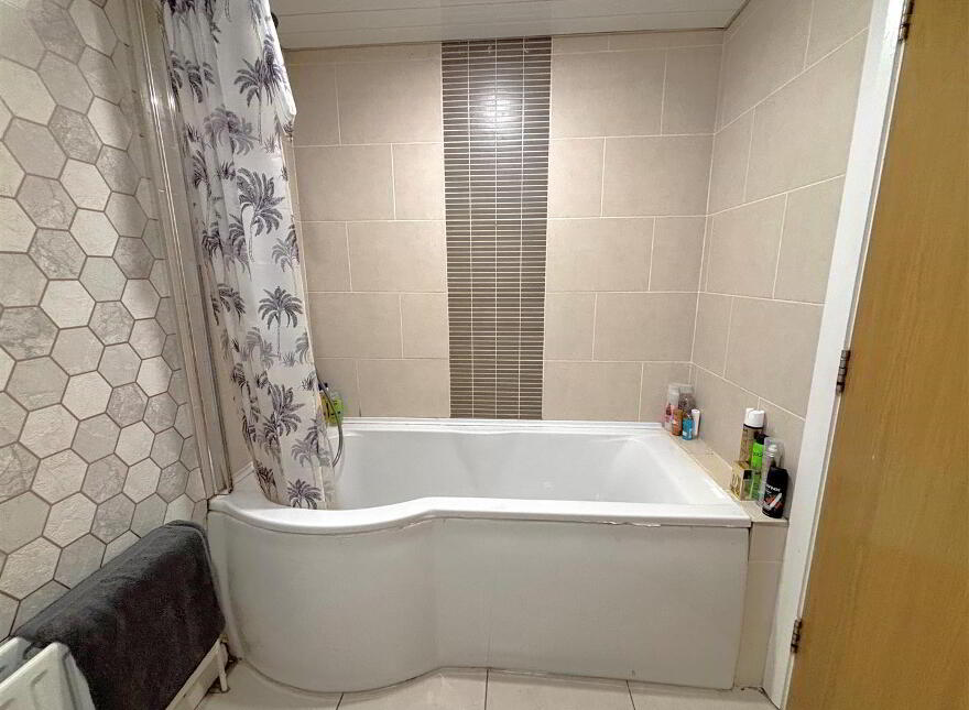Apt 7, 109 Shankill Road, Belfast, BT13 1FD