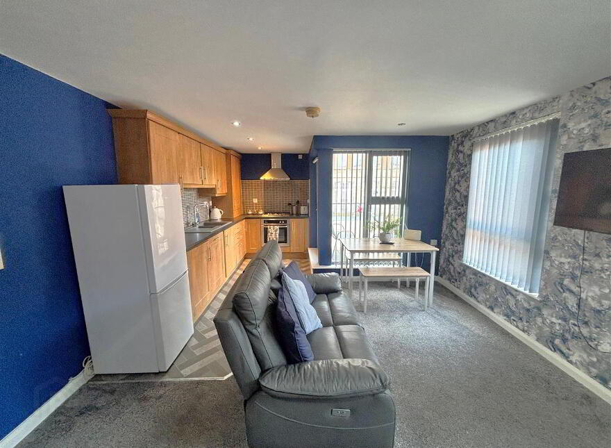 Apt 7, 109 Shankill Road, Belfast, BT13 1FD