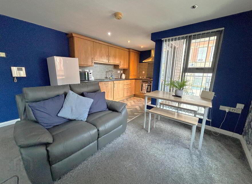 Apt 7, 109 Shankill Road, Belfast, BT13 1FD