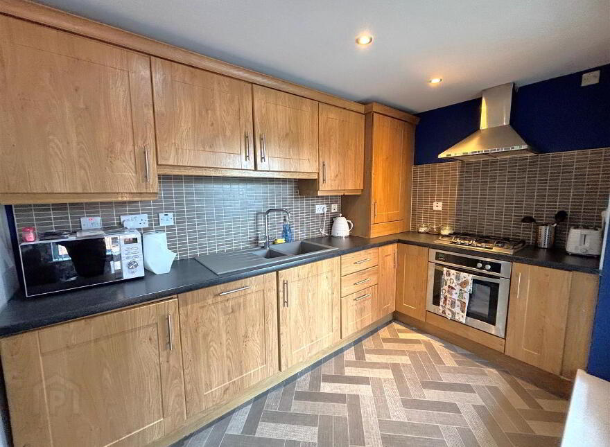 Apt 7, 109 Shankill Road, Belfast, BT13 1FD
