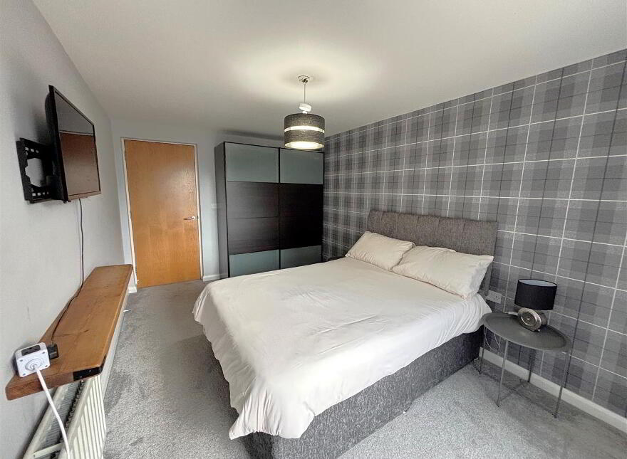 Apt 7, 109 Shankill Road, Belfast, BT13 1FD