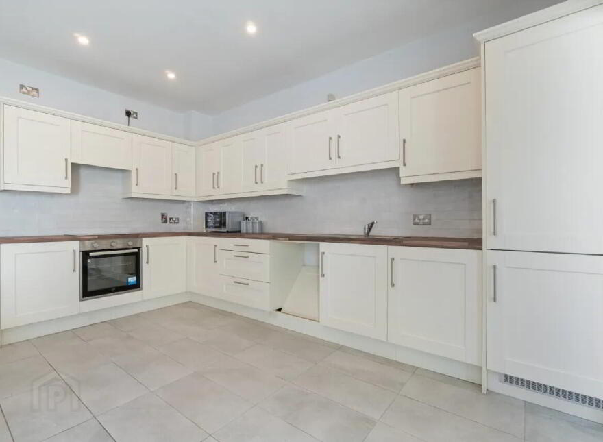 2 Glencarra, Knock, F12YD70