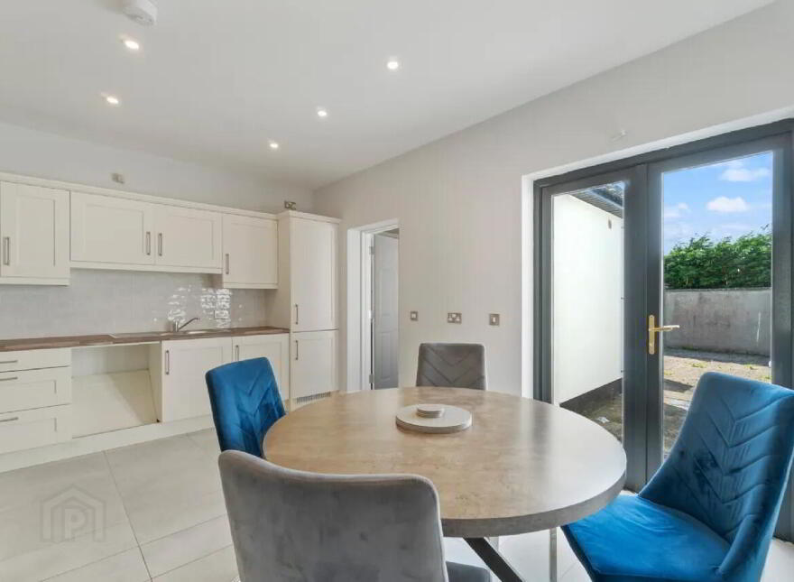 2 Glencarra, Knock, F12YD70