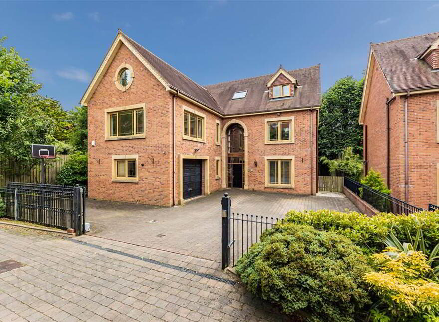 27a Deramore Park, Malone, Belfast, BT9 5JX photo