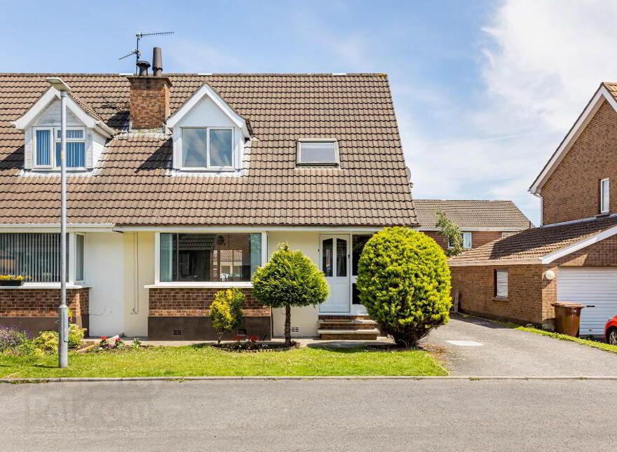 4 Moorland Park, Lisburn, BT28 2XT photo