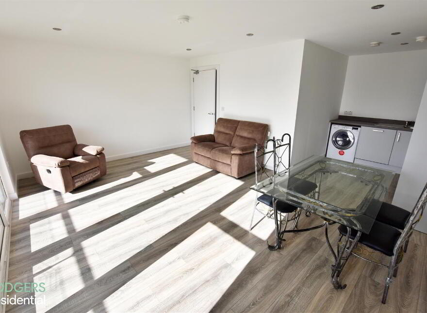 Apt 10, 25 Bridge End, Belfast, BT5 4AW