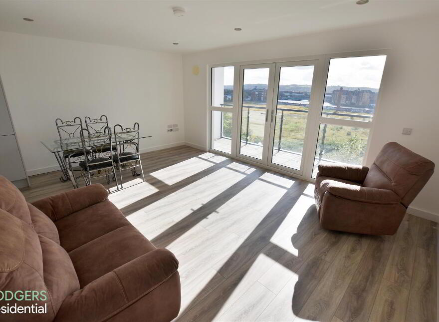 Apt 10, 25 Bridge End, Belfast, BT5 4AW