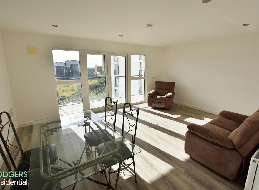 Apt 10, 25 Bridge End, Belfast, BT5 4AW