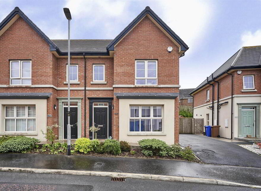 11 Lynn Hall Gardens, Bangor, BT19 1TB photo