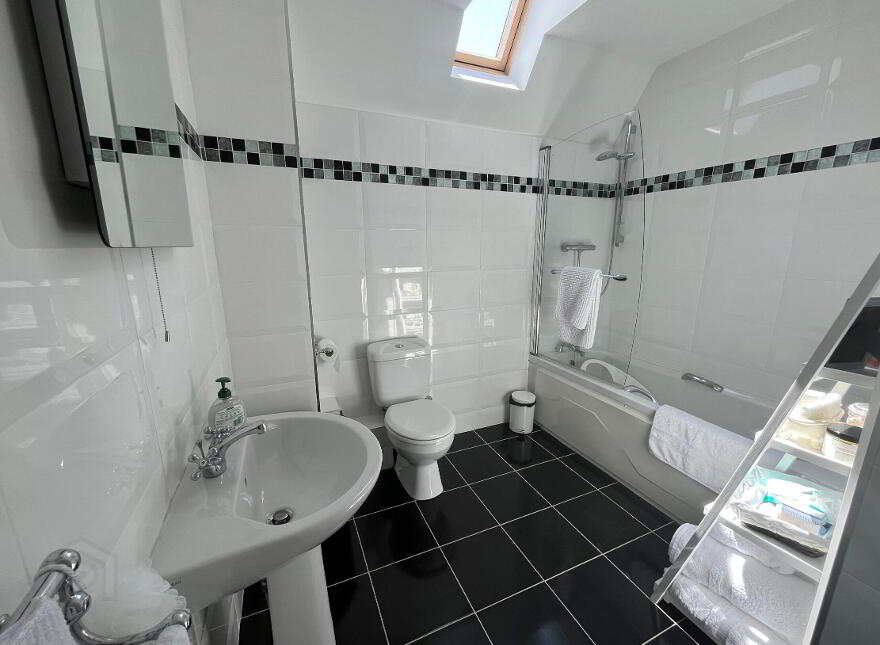 No. 2 Hillcrest, Stonebridge, Dromahair, F91W6T2