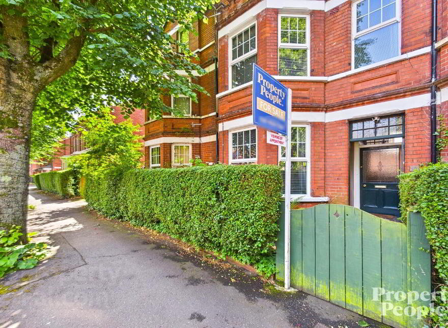 17 Glandore Avenue, Belfast, BT15 3FB photo