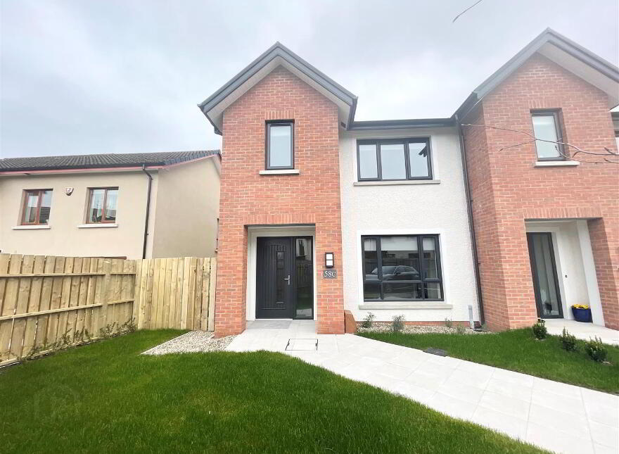 58c Shaftesbury Road, Bangor, BT20 3GD photo