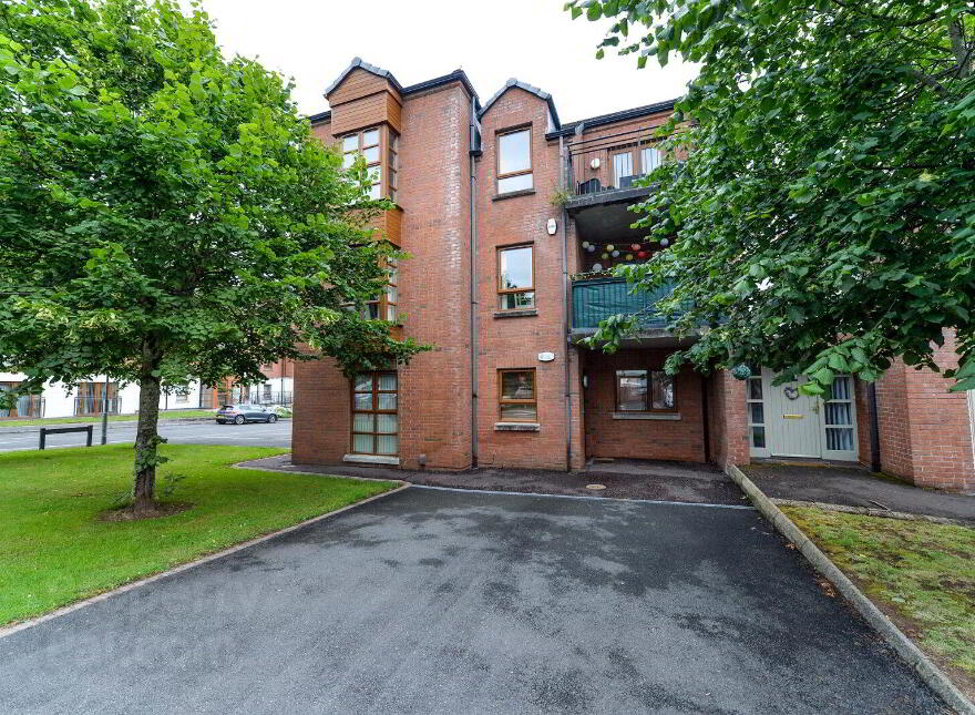 77 Redwood Dale, Dunmurry, Belfast, BT17 9RL photo