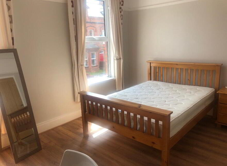 16 Stranmillis Gardens, Belfast, BT9 5AS