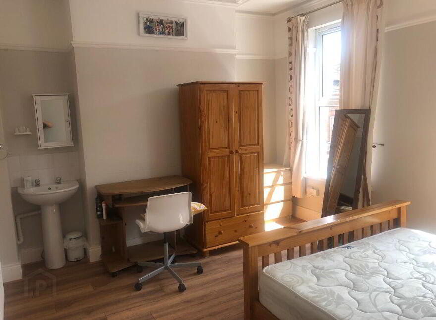 16 Stranmillis Gardens, Belfast, BT9 5AS