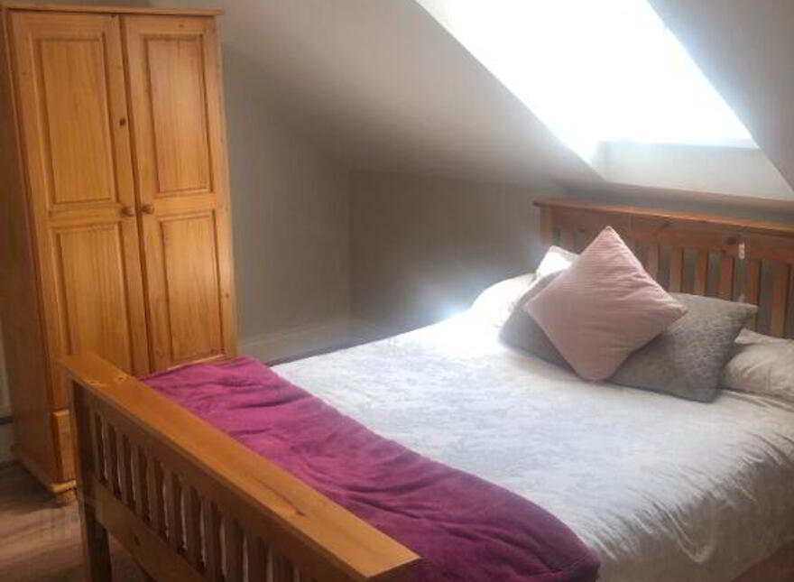 16 Stranmillis Gardens, Belfast, BT9 5AS