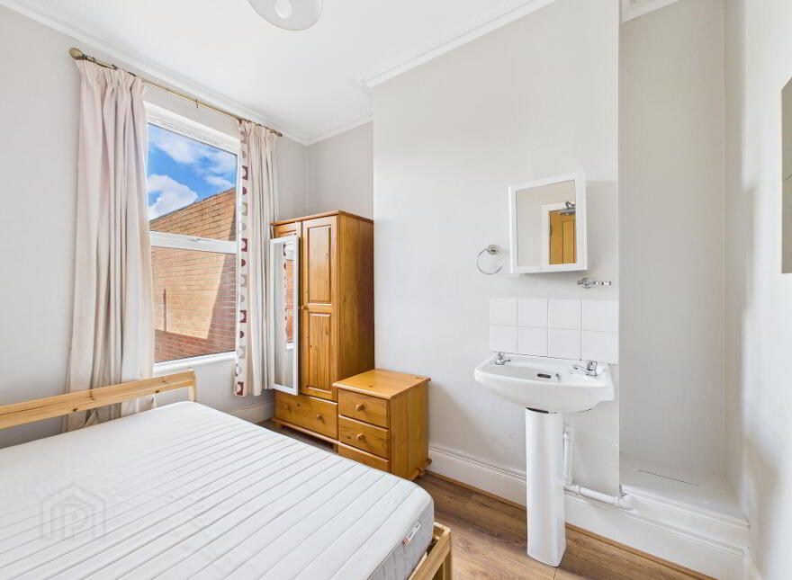 16 Stranmillis Gardens, Belfast, BT9 5AS