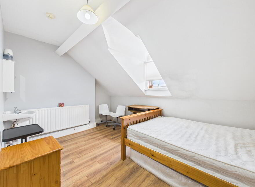16 Stranmillis Gardens, Belfast, BT9 5AS