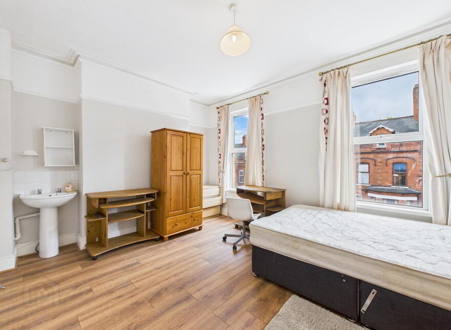 16 Stranmillis Gardens, Belfast, BT9 5AS