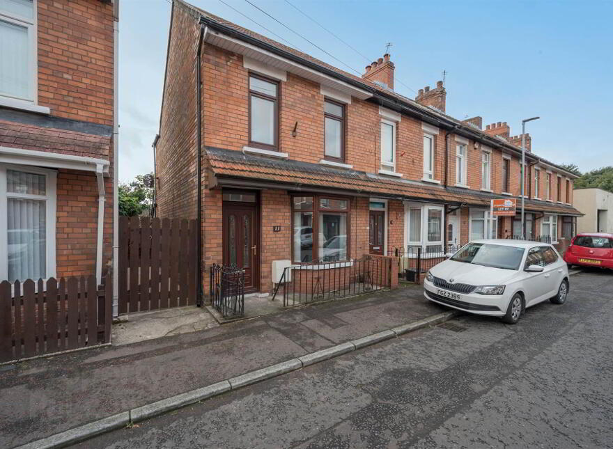 11 Oakmount Drive, Belfast, BT15 3RE photo