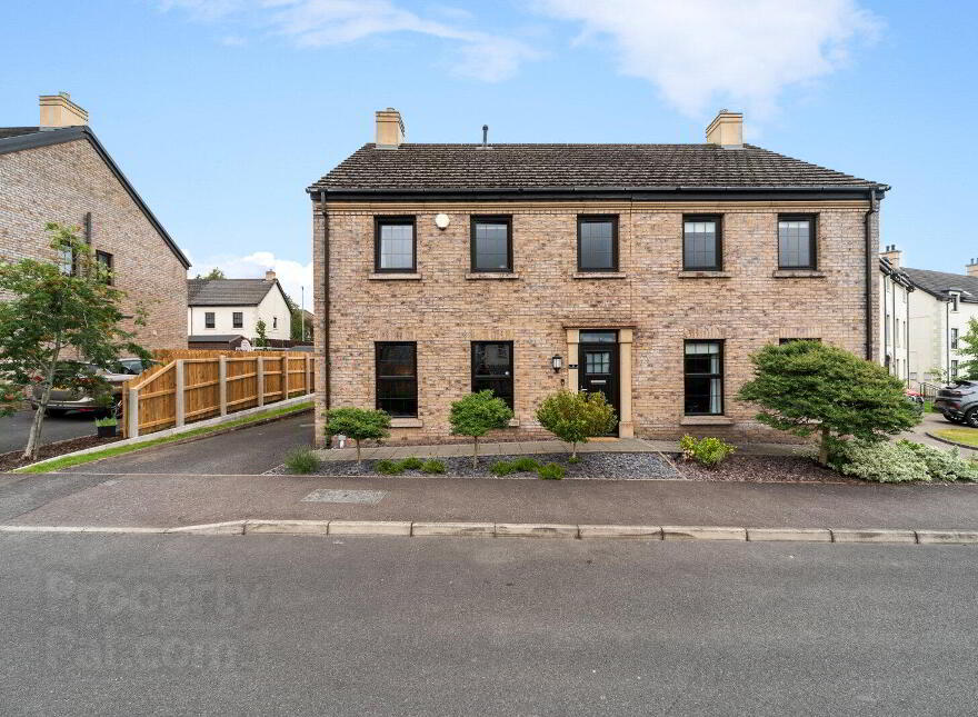 29 Lady Wallace Crescent, Lisburn, BT28 3GP photo