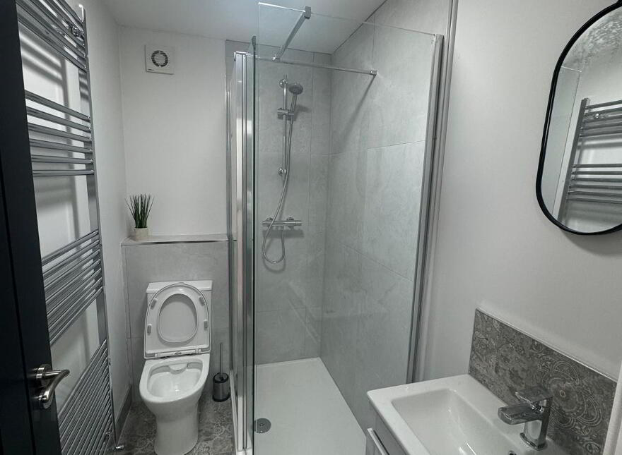 STUDENT ACCOMDATION, 79 Creggan Road, Derry, BT48 9DA