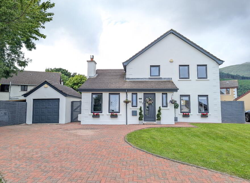 10 Tullybrannigan Avenue, Newcastle, BT33 0TL photo