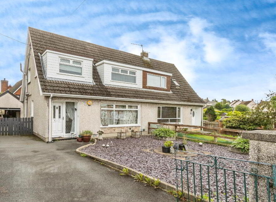46 Plantation Avenue, Lisburn, BT27 5BL photo