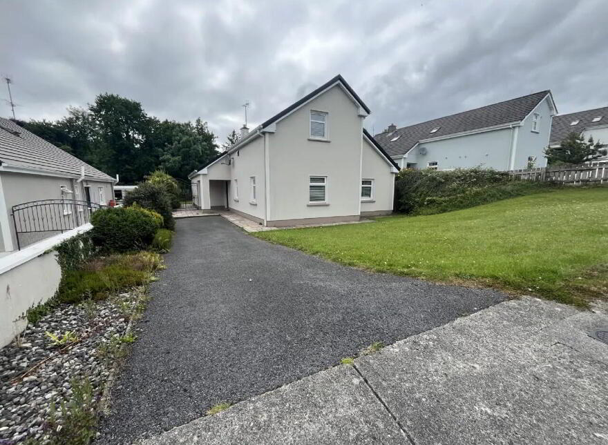 13 Meadow Park, Swinford, F12R972 photo