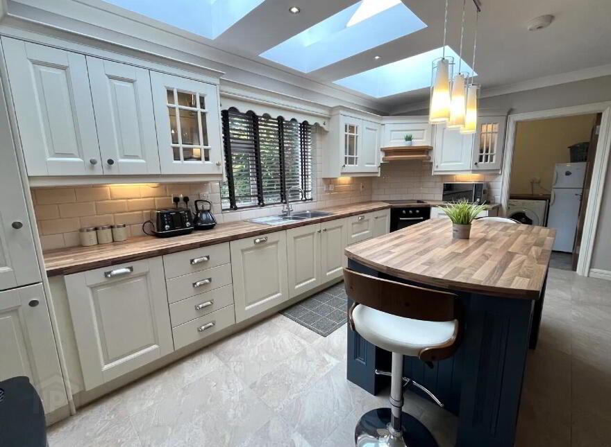 13 Meadow Park, Swinford, F12R972