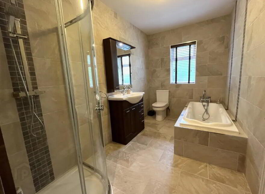 13 Meadow Park, Swinford, F12R972