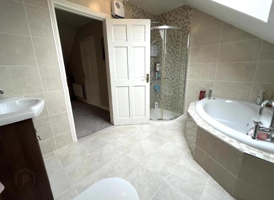 13 Meadow Park, Swinford, F12R972