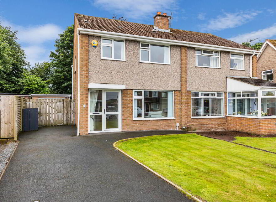 44 Woodview Crescent, Lisburn, BT28 1LF photo