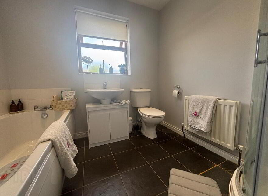 35 Laurel Wood, Lower Ballinderry, Antrim, BT28 2GQ