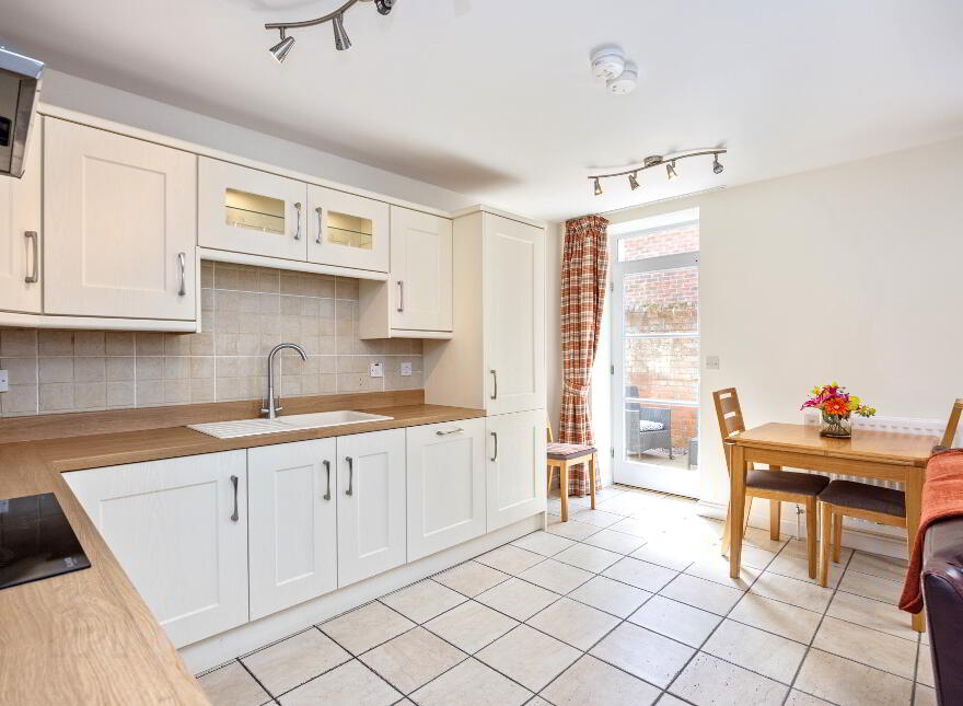 2 Downshire Hall, Ballynahinch Street, Royal Hillsborough, BT26 6GE