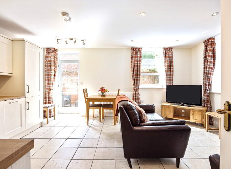 2 Downshire Hall, Ballynahinch Street, Royal Hillsborough, BT26 6GE