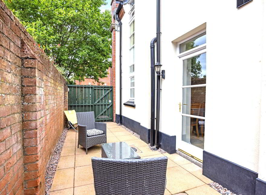 2 Downshire Hall, Ballynahinch Street, Royal Hillsborough, BT26 6GE