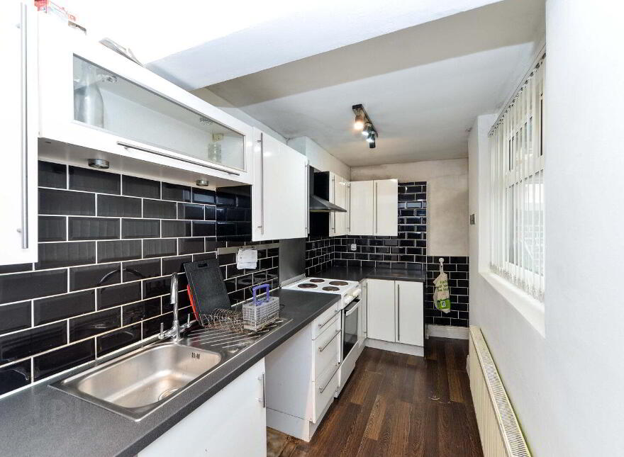 77 Ravenscroft Avenue, Belfast, BT5 5BB