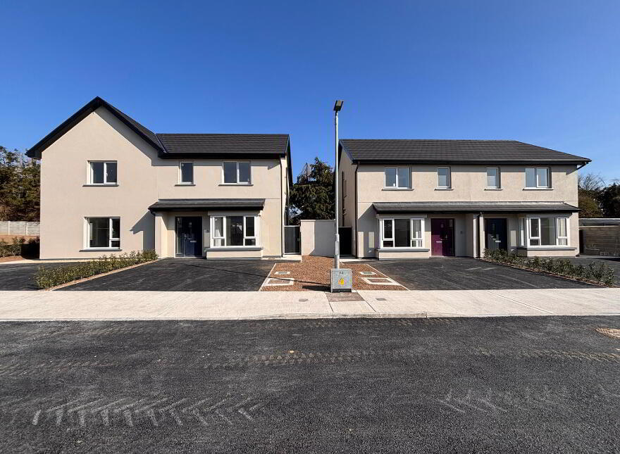 3 Kileigh, Clonmel Road, Cahir, Co. Tipperary, E21XN32 photo
