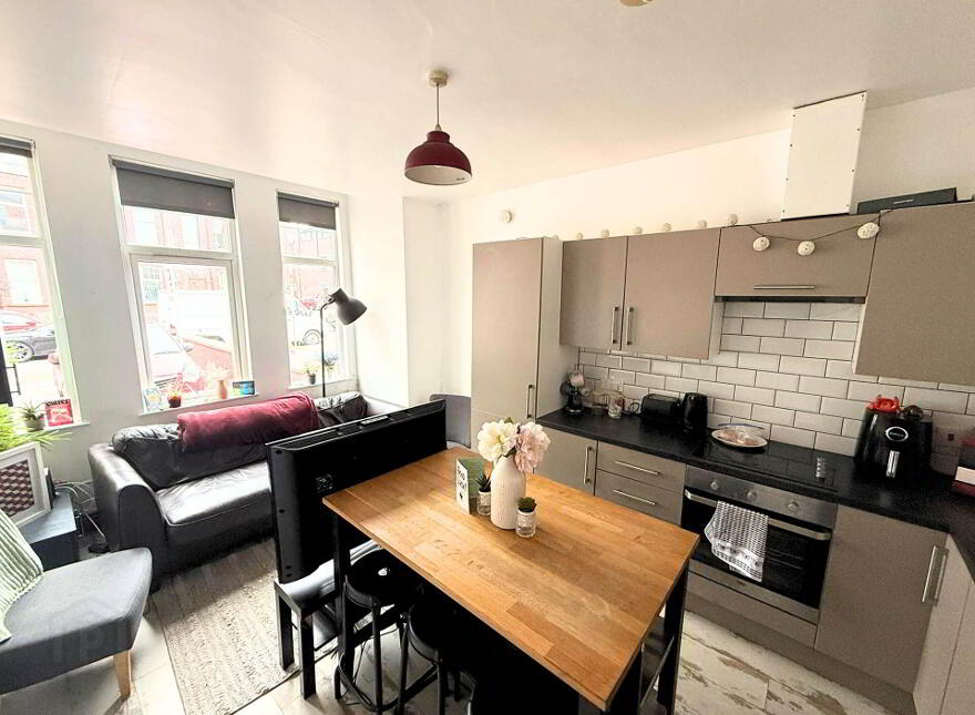 Apartment 1 Stranmillis Road, Belfast, BT9 5AE