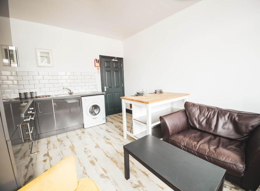 Apartment 2 Stranmillis Road, Belfast, BT9 5AE