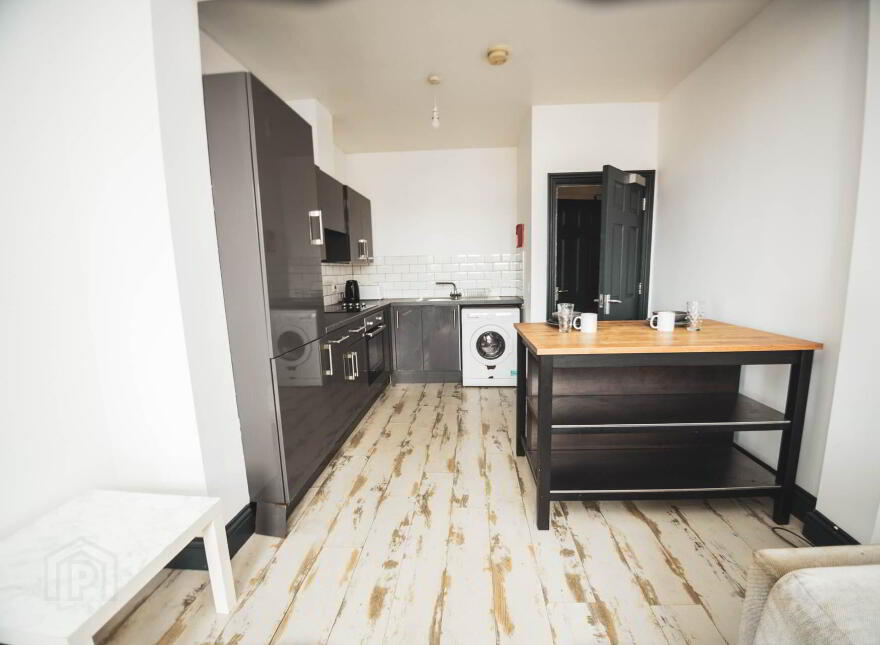 Apartment 3 Stranmillis Road, Belfast, BT9 5AE