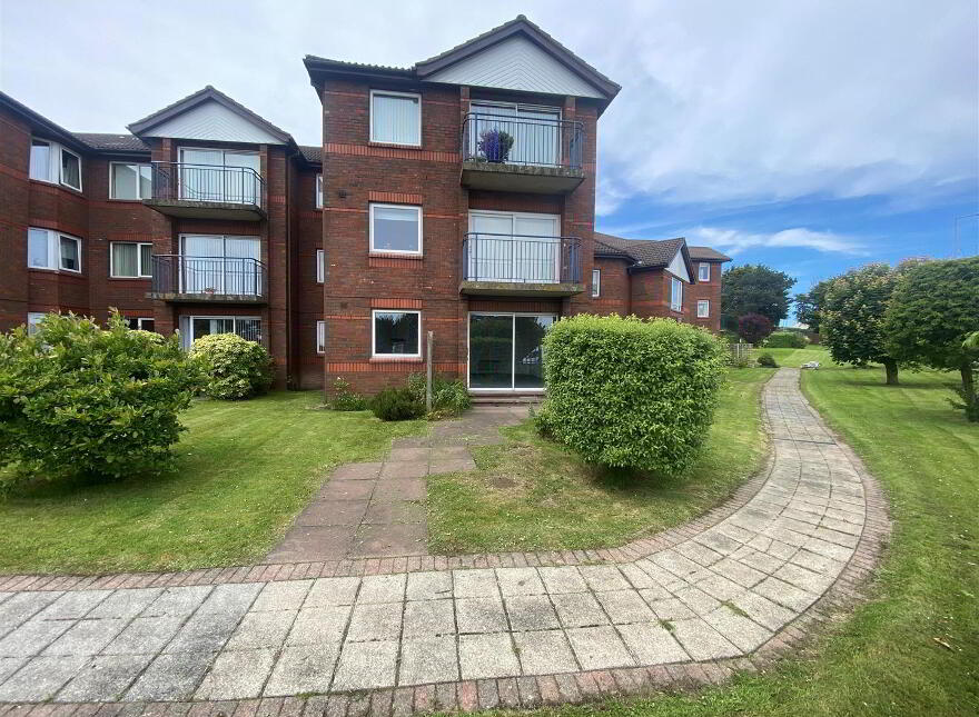 4 Lyndhurst Court, Bangor, BT19 1AP photo