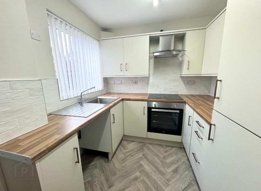 17 Rathmore Crescent, Creggan, Derry, BT48 9RL