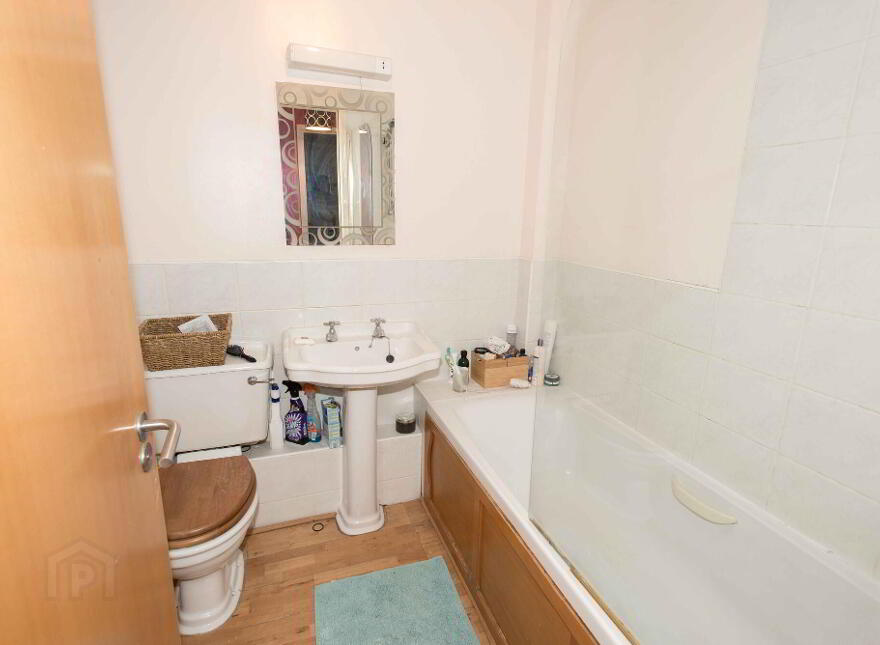 Apt 35, 17 Queens Square, Belfast, BT1 3FF
