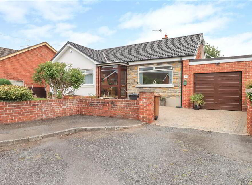 12 Willowvale, Dundonald, Belfast, BT16 2LS photo